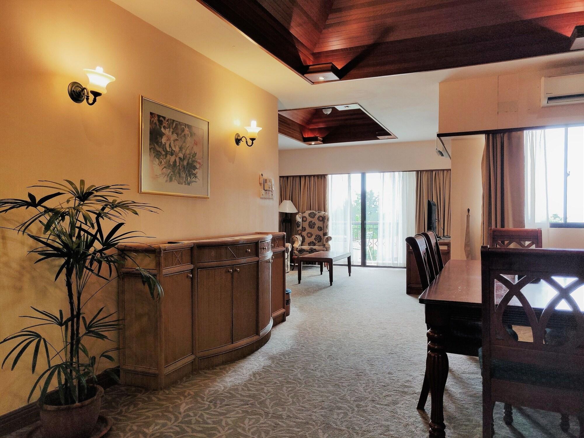 Tiara Labuan Hotel Buitenkant foto