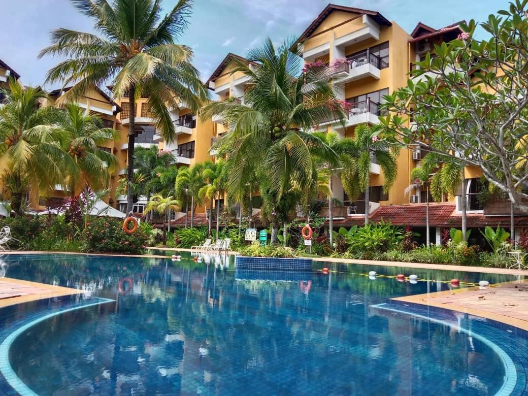Tiara Labuan Hotel Buitenkant foto