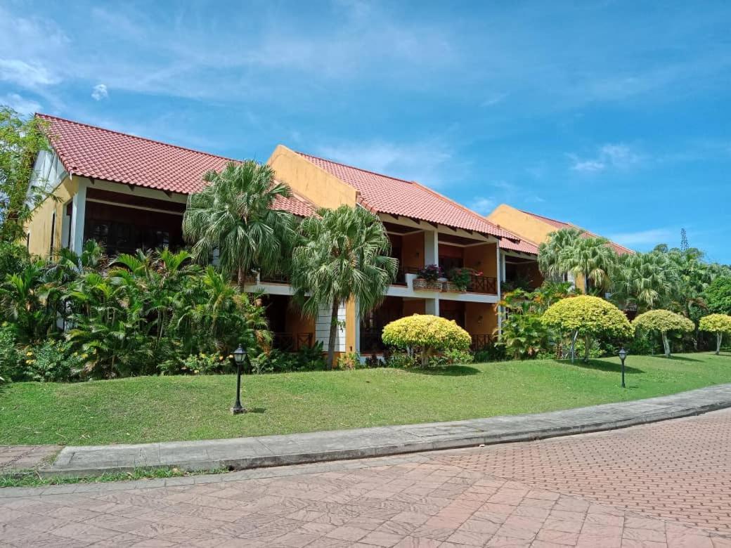Tiara Labuan Hotel Buitenkant foto