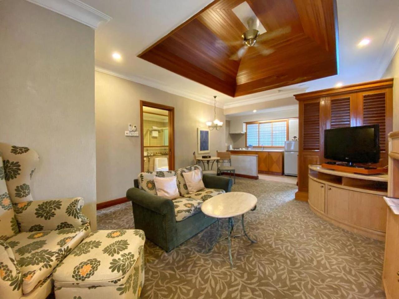 Tiara Labuan Hotel Buitenkant foto