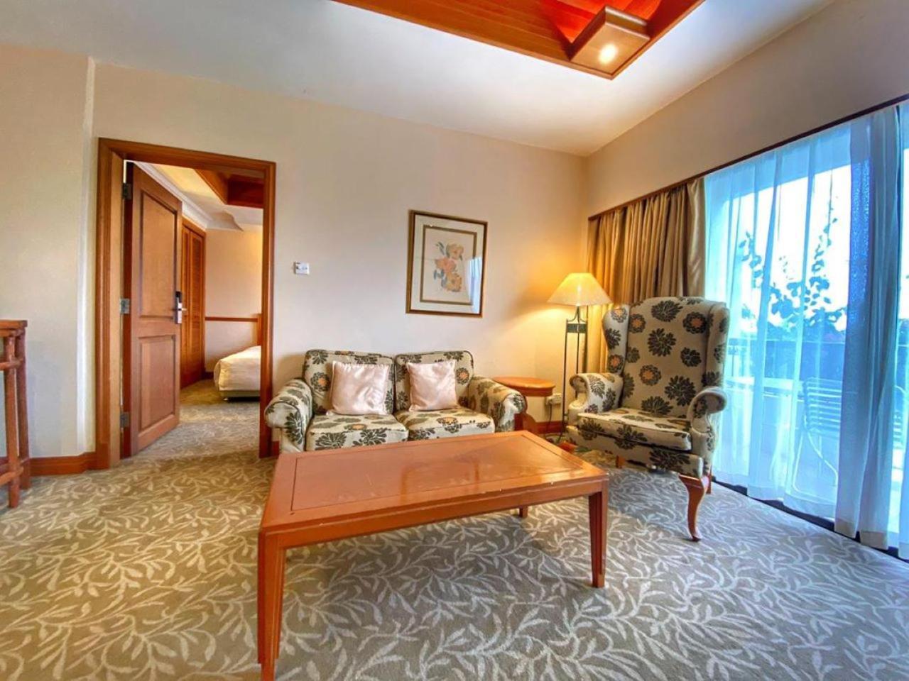 Tiara Labuan Hotel Buitenkant foto